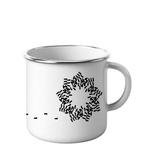 емайлирано метално канче заигравка със стъпките на Петково хоро