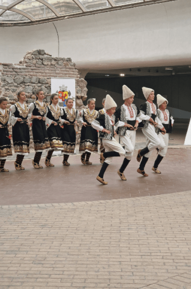 Детски танцов състав Кремиковче | Участие в концерт от изложбата "Танците от Шоплука" | Таратанци