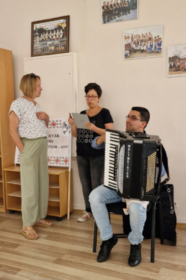 Екипът на Таратанци в село Локорско 2