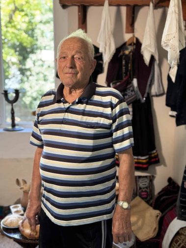 86-годишният Рою Роев, който все още танцува в Ансамбъла към Народно читалище "Св. Св. Кирил и Методий - 1927" с.Тополи