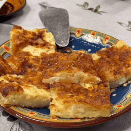 Къща за фолклорни кукли село Тополи вкусна баница за обяд