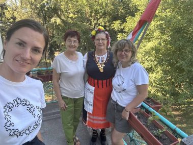 Екипът на Таратанци с екипа на Народно читалище "Св. Св. Кирил и Методий - 1927" с.Тополи